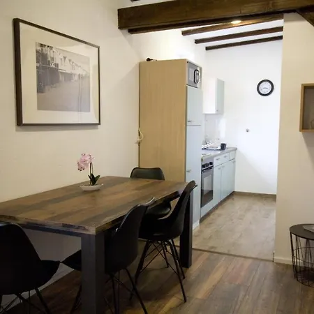 Neu! Balkenzimmer Lägenhet *